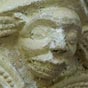 Les sculptures de curieux personnages ornent l'glise....