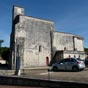 Une faade dpouille et quelque peu austre...En quittant l'difice nous allons entrevoir  les vestiges ariens d'un aqueduc . L'eau capte prs de Douhet traversait la charente sur un pont de 400 m aujourd'hui disparu...
