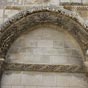 L'arcade de gauche montre notamment le Christ accueillant les mes. Contrairement  l'habitude, celles-ci sont exclusivement prsentes sous des traits fminins, ce qui s'explique par la nature mme de cette abbaye.