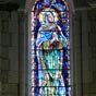 Un trs beau vitrail orne le choeur