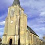 L'glise de Lembeye de style gothique date de la fin du XVe sicle :  l'extrieur, portail flamboyant encadr sous le porche clocher;  l'intrieur, sculptures sur les bandeaux de piliers et les cls de vote.
