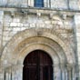 Ardentes : La faade nord de l'gise Saint-Martin s'ouvre sur un large portail sans tympan, avec un double voussure. 