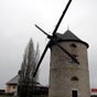 Artenay : Le moulin  vent des Muets. Construit en 1848, restaur dans les annes 1970. Il fonctionne encore, mais uniquement dans un but pdagogique. Le moulin est class monument historique 1974.