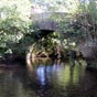 Vieux pont  une arche sur le rio Izo dont les berges ont donn son nom  Ribadizo, village dj mentionn en 1007: Ribadizo de Baixa est la rive de l'Izo d'en bas.