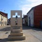 Villares de Orbigo: on aperoit le clocher de l'glise au centre de la croix...