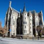 Le palais piscopal conu en 1889 par l'archistecte catalan Gaudi. Il contient un Museo de los Camino o voisinent stles romaines et documents jacobites.