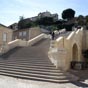 L'escalier monumental d'Auch92 (Logo monument historique Inscrit MH (1994)) est un ouvrage d'art noclassique reliant la ville haute  la ville basse, sur 35 mtres de dnivel au moyen de 374 marches. Il comporte six voles dont quatre doubles. Il est scand de repos et de trois paliers successifs en terrasse servant de cadre  des jardinets et  des fontaines murales93. Il constitue un ensemble magnifique avec la tour d'Armagnac, la cathdrale, le palais archipiscopal et les rives du Gers. Il abrite la statue en bronze de Charles de Batz, alias d'Artagnan mousquetaire, uvre de Firmin Michelet (1931). En 1992, 