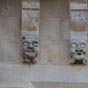 Deux enigmatiques personnages sur les murs de la Tour de l'Horloge...