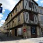 Canton du Pilori: Autrefois on appelait canton une petite place o aboutissaient plusieurs rues. Sur celle-ci, se trouvaient de nombreuses boutiquesde serruriers , ferroniers ou armuriers. Maisons  pans de bois du XVe sicle au n36 rue des Bancs, et avec lucarnes du XVIIe sicle en face au n 31...