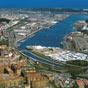 Aviles est localis  25 km de Gijon et  27 km d'Oviedo.