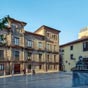 Aviles: Le palais Compasagrado de style baroque a t construit sur l'emplacement d'un difice mdival et utilis par la famille des marquis de Camposagrado jusqu'au XIXe sicle, date  laquelle il est devenu une caserne militaire. Il est devenu aujourd'hui l'cole d'Art de la Principaut des Asturies.
