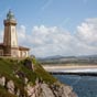 Le phare d'Aviles aussi appel le phare de San Juan. Il est situ sur la marge orientale de l'entre du clbre estuaire d'Avils.