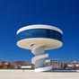 Aviles: Le centre international culturel Oscar Niemeyer-La vision de son crateur est base sur trois piliers: l'ducation, la culture et la paix. Le centre est conu comme un aimant capable de runir ces trois lments, capables d'attirer les talents.