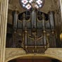 Le grand orgue : Le premier orgue de la cathdrale est install en 1488 par Dominique Castelbon, rpar par Amadis vers 1580-1590. Il se trouvait au-dessus des deux portes de la sacristie; Monseigneur de Beauvau fit construire une arche au-dessus de la porte ouest pour recevoir un nouveau buffet dans lequel sera intgre une partie de l'instrument prcdent en 1705. En 1725, Franois Lpine restaure l'orgue et le dote du positif de dos actuel.