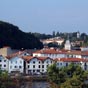 Saint-Esprit est un quartier ancien, cr au XIIe sicle sur la rive droite de lAdour. Il est reli au reste de la ville par le pont Saint-Esprit qui enjambe le fleuve. Son nom vient de ses premiers occupants, les religieux de l'ordre des hospitaliers du Saint-Esprit,  lorigine d'un hospice sur les chemins de Saint-Jacques-de-Compostelle.