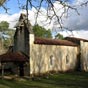 La chapelle de Lugaut, avec son clocher-mur, prsente un aspect extrieur semblable  beaucoup d'autres dans la rgion. Sa particularit tient dans des fresques intrieures datant de la fin duXIIie et du dbut duXIIIie sicle, trsor de l'art mdival. Elles se dclinent en registres dcoratifs et didactiques, la facture de l'uvre relevant de l'cole romane de Cluny, avec cependant des influences italo-byzantines. Elles reprsentent des scnes vangliques (Annonciation, Visitation, Nativit, descente aux enfers, Rsurrection), des scnes de la vie courante (le vice : danse et guerre; la vertu; paix et travail; scnes de chasse), des scnes symboliques (colombe de la paix, chimre, chevalier arm, agneau de Dieu, monstres, dcors gomtriques) et enfin une scne historique (Amanieu V d'Albret (mort en 1240), donnant l'glise et ses dmes  l'Ordre de Saint-Jean de Jrusalem). Cette dernire scne est commente par une inscription latine indiquant qu' Amanieu d'Albret donne cette glise avec les dmes  Dieu et aux hospitaliers de Jrusalem,  perptuit. Les hospitaliers l'acceptent volontiers .