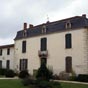 Bazas : L' ancien hospice Saint-Antoine se trouvait au nord de la ville ancienne. Cet ancien hpital abrite une apothicairerie qui conserve, entre autres, une grande collection de faences et de verreries. Vue est de la cour intrieure et des btiments.  