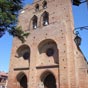 Le clocher de type mur fortifi  de l'glise Saint Etienne de Bazige a t perc de deux entres  la fin du XIXe sicle.Son carillon est l'un des plus important de la rgion Midi-Pyrnes aprs celui de Pamiers (26 cloches couvrant deux octaves et demi)