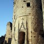 En 1453, aprs la victoire franaise de Castillon, la forteresse est prise, avant que Bordeaux ne tombe. C'est la fin de la guerre de Cent Ans. Pendant quelques annes, le chteau devient forteresse royale franaise, possession de Louis XI. Puis l'un de ses lieutenants, Antoine de Chabannes, obtient la forteresse qu'il adapte  l'artillerie  feu et embellit de dcors gothiques. Les Durfort rcuprent Blanquefort peu aprs.  La forteresse perdra progressivement son intrt stratgique. Incendie au XVIIe sicle, elle est abandonne et sert mme de carrire de pierres durant la Rvolution.
