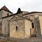 Tayac: L'glise Notre Dame du XIIe sicle modifie au XVIe sicle de style roman. (Seul le chevet a gard a gard son aspect roman.La corniche de l'abside est dcore de modillons (voir les photos suivantes).