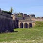 Ses 33 ha. protgs par de hautes murailles, formaient une vritable petite ville avec ses places, ses rues et son couvent des minimes.