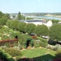 Blois : Les Jardins de l'vch en terrasse dominent la valle de la Loire et offrent une vue tendue sur la ville. La terrasse basse, amnage en roseraie, contient des centaines de varits rares. Des fouilles effectue en 2010 ont mis au jour un ancien cimetire dont l'origine exacte est encore inconnue  ce jour.