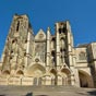 Bourges : faade de la cathdrale Saint-Etienne difie entre la fin du XIIe sicle et la fin du XIIIe sicle. La faade et ses cinq portails constituent un premier choc visuel.  Ils sont consacrs, dans l'ordre et de gauche  droite,  : Saint Guillaume, la Vierge Marie, le Jugement Dernier (portail central), Saint tienne et Saint Ursin.