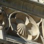 La coquille sur la faade du muse Jacques Coeur, une indniable rrrence  saint Jacques.