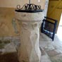 Au coeur de Couy, dans l'glise Saint-Martin, le bnitier flanqu de coquilles sculptes tmoigne du plerinage jacquaire.