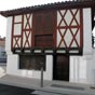 La maison Brebet (XVe sicle) et la maison Mdus : 54-56 rue de Gnral-de-Gaulle. En 2012, elles ont t ramnages en Maison de l'Oralit et du Patrimoine (MOP). Elles sont parfois appeles 