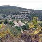 Le Castelas: Dans le fond on aperoit les ruines du chteau... Nous avons parcouru prs de 9 km depuis  notre dpart de Saint Guilhem...