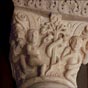 Adam et Eve chasss du paradis (San Martin FROMISTA) Adam et Eve doivent sortir du Jardin et changer dtat. Ils taient des tres plus spirituels que matriels, ils deviennent linverse. Cest cet acte qui est  lorigine de la dualit et le dbut de lopposition des deux principes. Cest  partir de la chute que sest opre cette division entre la matire et lesprit, la terre et le ciel, le jour et la nuit, entre Jakin et Boaz. Cest comme si le delta rayonnant tait tomb et stait cass en deux parties. Dun cot lquerre et de lautre le compas. Ces deux lments sont maintenant spars, mais attirs lun vers lautre dans une tentative de restauration du delta originel. Le corps devient matriel et donc pesant, cest pour ceci que Adam ploie les genoux, plus tard lon dira quil porte dornavant un fardeau.