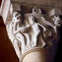 L'homme de la chute (Saint Philibert-Tournus): Lhomme, tomb dans la matire est dornavant sans vtement. Cest son animalit qui prend le dessus et dont il est maintenant prisonnier. La main dirige vers le ciel, pour dire : "C'est de l que je viens", le nombre de ctes asymtriques pour signifier l'tat d'Adam  qui l'on a retir une cte, le tambourin dirig vers la terre pour rvler l'attraction vers le bas et voquer le montreur d'animaux mais aussi le nombril en spirale pour voquer la remonte possible  partir du centre.  