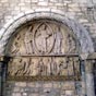 Ce tympan, sur le thme de la transfiguration, c'est--dire l'apparition de Mose et d'lie aux cts du Christ dans sa gloire divine, n'est plus   sa place d'origine. Prosper Mrime, lors des travaux de conservation effectus au XIXme sicle, l'a fait placer  l'intrieur de l'glise,  l'abri des alas climatiques.