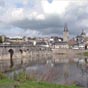 La Charit sur Loire et son vieux pont de pierre difi en 1520  la demande du prieur Jean de la Magdeleine de Ragny. Ce pont fut remani au XVIIIe sicle.