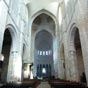 L'Intrieur de l'glise abbatiale : Au XIIe sicle, le chevet  sept absides chelonnes fut remplac par un chevet dambulatoire et chapelles rayonnantes. Bien que trs remanie au XVIIe sicle, l'intrieur de l'glise Notre-Dame, rcemment restaur, impressionne par son transept de grande dimension, avec de hautes colonnes reposant sur des arcs briss. Le chur est compos de trois traves avec une vote en berceau bris, l'abside prsentant un faux triforium et est entour d'un dambulatoire avec des chapelles rayonnantes. Les chapiteaux du chur prsentent des sculptures  motifs pour la plupart animaliers. Les stalles furent installes sous Jean de La Magdeleine de Ragny en mme temps que fut ralis le passage de La Madeleine et la faade de l'glise. C'est sous le prieur Jacques Nicolas Colbert que fut refait une partie de l'glise.  Sur le mur intrieur du croisillon Sud se trouve le deuxime tympan qui prsente dans une mandorle le Christ, entour des deux prophtes Mose et lie. Les aptres sont aussi reprsents et plusieurs scnes de la vie de Jsus-Christ comme l'Adoration des mages et la Prsentation au Temple. 
