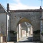 Ancienne porte  Chrost, prs de la place de l'Eglise.