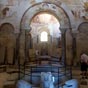 Dans les premiers temps du christianisme, le baptme pouvait tre administr en tous lieux. Aprs la promulgation de l'dit de Milan, en 313, ce sacrement fut confr par l'vque, en immergeant le catchumne dans une piscine tablie dans un difice appel baptistre, proche, habituellement, de l'glise piscopale.