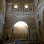 le baptistre abrite une importante collection de sarcophages  mrovingiens des Ve au VIIe sicle.