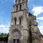 L'glise Sainte-Radegonde, comme beaucoup d'glise de plerinage, adopte un plan en croix latine. Ce plan a t mis au point au cours du XIe sicle. Il se caractrise par la prsence d'une nef  vaisseau central avec des collatraux (ce qui n'est pas le cas ici), d'un transept, d'un chevet  dambulatoire avec des chapelles rayonnantes. Ce plan est une solution trouve par les architectes romans pour rpondre  l'essor du culte des reliques qui sont  l'origine de nombreux plerinages. En effet, les difices de culte abritant des reliques doivent pouvoir combiner  la fois des espaces rservs aux religieux pour la clbration des offices et des espaces de circulation et d'accueil pour les plerins venus se recueillir.