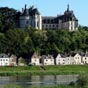 Le chteau de Chaumont doit une partie de son charme au site magnifique qu'il occupe. Face  la Loire, il domine le fleuve du haut d'un coteau escarp appel  Calvus Mons.