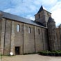 On ignore tout du Saint Savinien sous le patronage duquel est place l'glise. Il est certain en revanche qu'il ne s'agit pas du Saint Savinien de Troyes dont la scne du martyre est reprsente sur un des chapiteaux du monument.