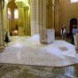 Depuis 2011, l'glise Saint Hilaire abrite un choeur contemporain en marbre blanc imagin et dessin par l'co-designer Mathieu Lehanneur, dans le cadre d'une commande publique d'oeuvre d'art.