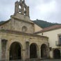 L'glise Santa Maria du monastre de Valdedios fut construite par matre Gualteiro en 1218. Elle  a subi des remodelages  l'poque des constructions cisterciennes.  Elles compte trois nefs  absides demi-circulaires et une croise. Elle erst recouverte d'une vote en croise d'ogives.Le portail est de pur style roman.