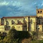Construite entre les XIIIe et XIVe sicle sur une glise antrieure, l'glise Santa Maria de los Angeles est flanque d'une grande tour et dote d'un trs beau portail roman