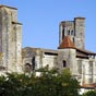 La collgiale Saint Pierre de la Romieu: Cet difice qui constituait une tape sur le chemin de Saint-Jacques de Compostelle, prsente une longue et haute nef  quatre traves flanques de deux tours: l'une carre est le clocher tandis que l'autre, de forme octogonale, contient de bas en haut la sacristie, l'ancienne salle des archives, la salle capitulaire et le belvdre.Cette photo d'archive nous dvoile la collgiale avant sa rnovation...