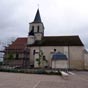 L'glise Saint Pierre et Saint Paul tourne le dos  la route et ne montre aux passants qu'un ensemble disparate: une abside moderne et des chapelles rajoutes!Elle  est implante le long d'une ancienne voie romaine qui deviendra au cours du Moyen age, l'un des principaux chemins de Saint-Jacques de Compostelle. C'est un lieu de passage important durant cette priode qui va concourir  l'enrichissement de l'difice.