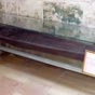 Sarcophage monoxyle momiforme creus dans un tronc de htre (entre l'an 750 et l'an 900) - Unique spcimen de cette tradition funraire franque actuellement conserv.