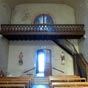 Un balcon est accol  l'arrire de l'glise...