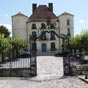 Le chteau de Montral : monument le plus visible de Peyrehorade. Aux quatre coins de cet difice du xvie sicle se trouvent de robustes tours rondes. Ancienne rsidence des vicomtes du pays d'Orthe, il est successivement un hpital militaire, un couvent et un collge technique. C'est aujourd'hui l'htel de ville.